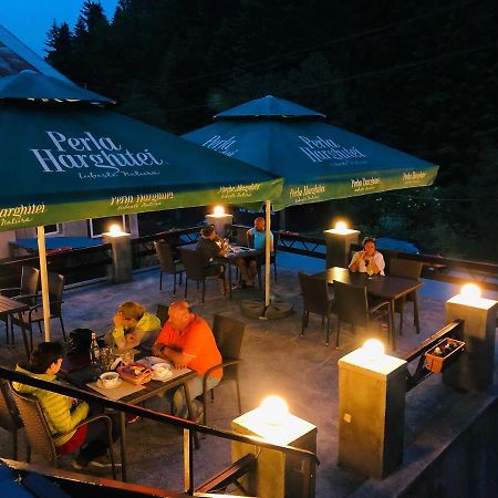 Pensiune & Restaurant Kalinder Buşteni Exteriör bild